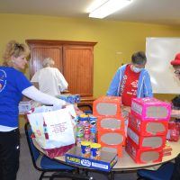 Blue Star Mothers pack Christmas boxes for military