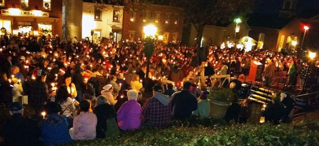 Candlelighting held at Roscoe Village